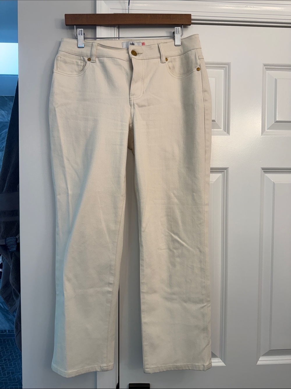 CAbi Cream Straight-Leg Cropped mid-Rise Jeans